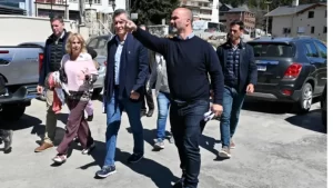 Mal momento para Macri en Bariloche: lo insultaron durante una recorrida