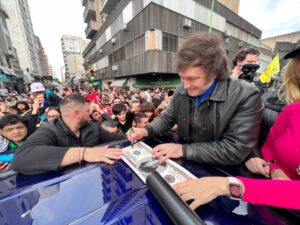 Milei convocó para el ballotage "a todos los sectores que quieran sacar al kirchnerismo"