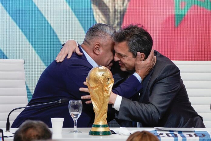 Mundial 2030: Massa deseó que el partido inaugural se juegue en el interior