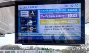 Polémica por carteles de trenes que muestran cuanto valdría el boleto sin subsidio