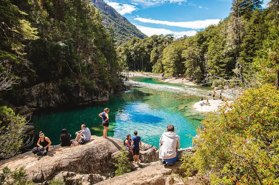 ¿Sabías que en Río Negro existe una laguna tricolor?