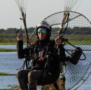 Tragedia en Chascomús: murió un periodista al caer de un parapente