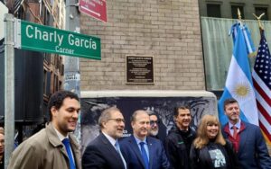 A 40 años de la salida de Clics Modernos, Charly García tiene su esquina en Nueva york