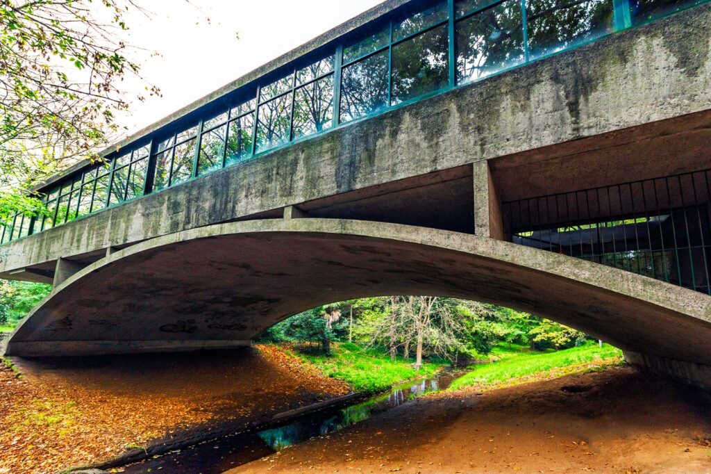 La también conocida como Casa del Puente es una obra maestra de Amancio Williams. (Gentileza Alfredo Fushimi)