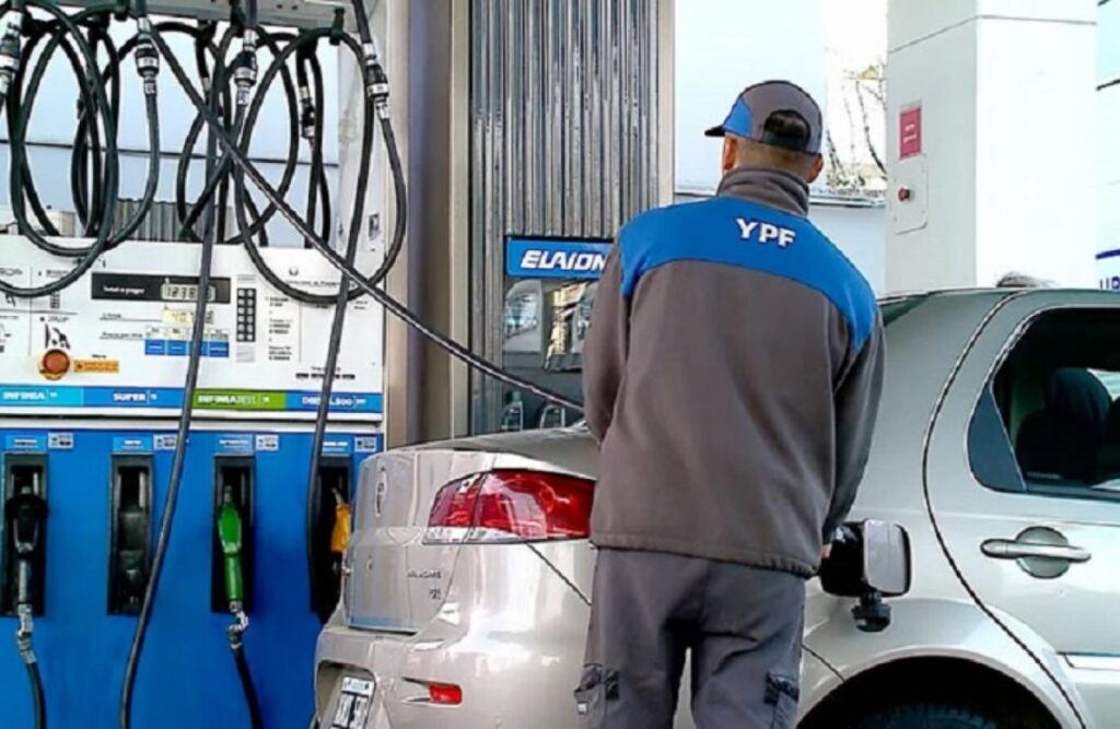 Combustibles: YPF volvió a aumentar el precio de la nafta y el gasoil