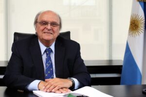 De Mendiguren llamó a pensar en qué se juega en el ballotage y criticó el Gobierno de Macri