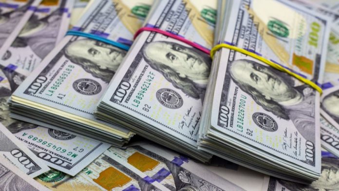 El dólar blue terminó la semana en baja a $920