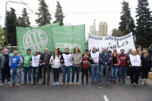 Estatales y judiciales le reclaman a provincia que continúen las negociaciones salariales