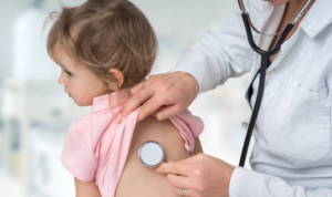 Infecciones pospandemia: China reporta colapso en hospitales pediátricos por casos de neumonía