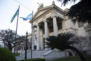 Kicillof analiza pedir endeudamiento vía Legislatura para terminar el año