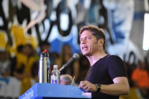 Kicillof felicitó a Milei y habló del “compromiso irrestricto con la memoria”