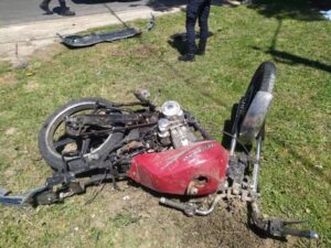 La Plata: una joven murió tras chocar en moto contra el auto de una jubilada