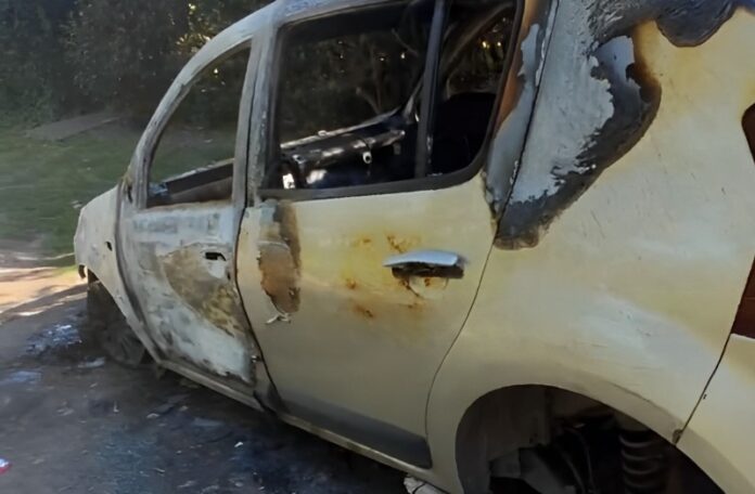 La Policía de Ituzaingó busca intensamente a un hombre acusado de incendiar al menos ocho vehículos