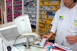 La Provincia adelanta pagos para destrabar el conflicto por la venta de medicamentos