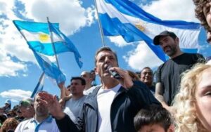 Massa: "Hablen con sus nietos, con sus hijos, un país no se construye vendiendo los órganos, sino con corazón"