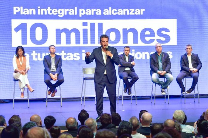 Massa Massa llamó a un “nuevo pacto federal” y advirtió: Milei sacará la coparticipación