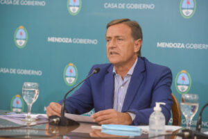 Mendoza pidió a la Corte suspender devolución del IVA y eliminación de Ganancias