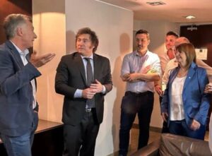 Milei mantuvo una reunión con Macri en el Hotel Libertador para definir cuestiones del Gabinete
