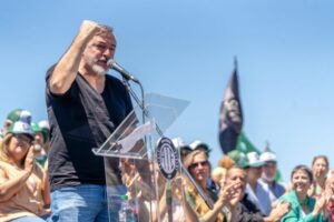 Otorgan un aumento del 19% con estatales nacionales antes del cambio de Gobierno