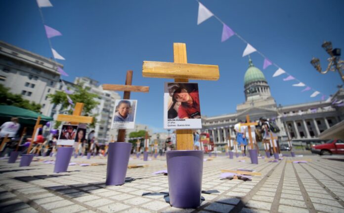 Otro #25N pintó los espacios públicos de color violeta contra la violencia machista y los femicidios