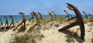 Praia do Barril, la extraña playa de Portugal que tiene un cementerio de anclas