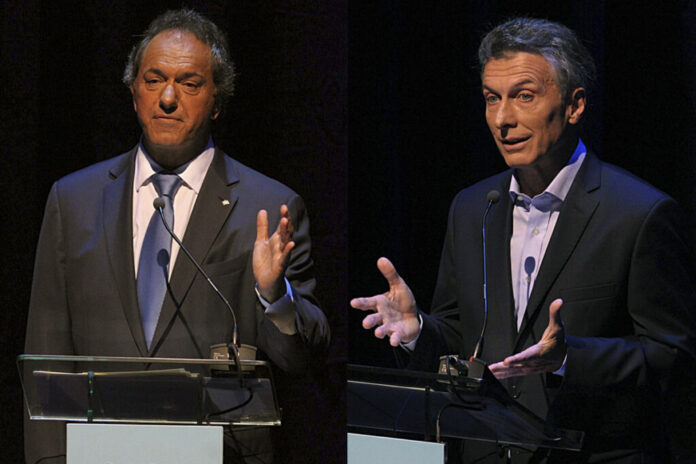 Daniel Scioli y Mauricio Macri en el debate previo al ballotage de noviembre de 2015.