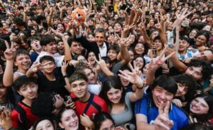 Sergio Massa cerró la campaña con estudiantes secundarios: "Es el tiempo de que defiendan utopías"