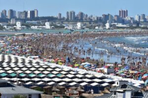 Un mes de carpa gratis en Punta Mogotes: cómo participar del sorteo que es un clásico de Mar del Plata