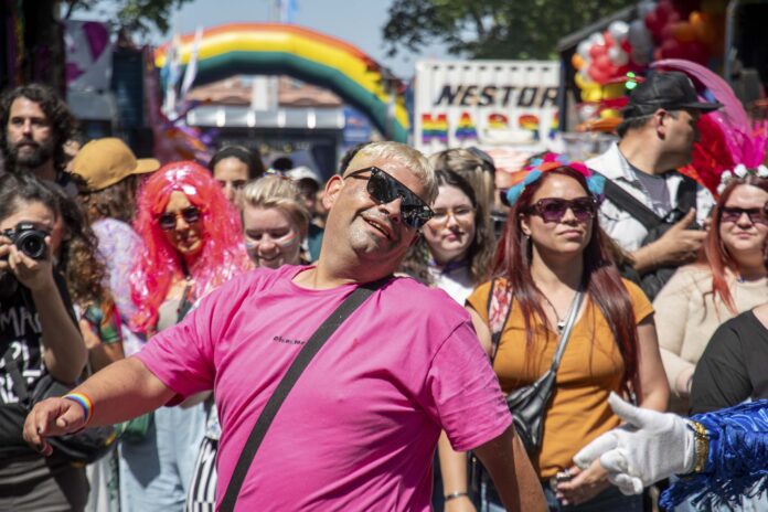 Una nueva marcha del orgullo renovó el pedido de igualdad para la comunidad LGBTIQ+