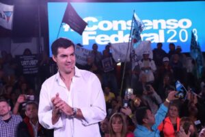 Urtubey dijo que apoya a Massa “como un defensor de la democracia”