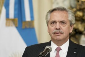 Alberto Fernández se cruzó con Bullrich y cuestionó las medidas económicas de Caputo