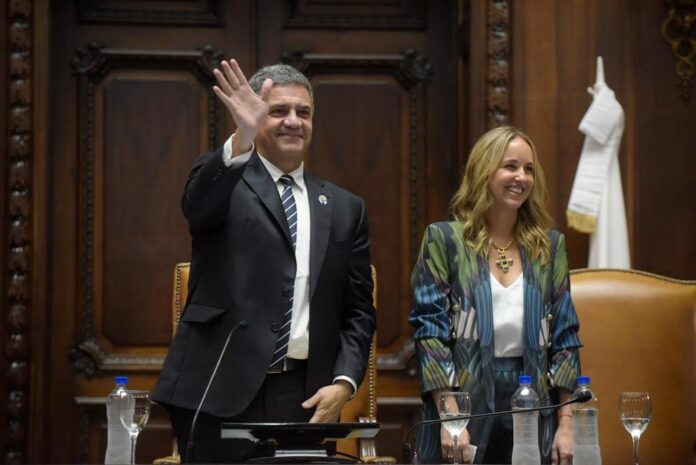 Asumió Jorge Macri: dardo a piqueteros, reclamo por la coparticipación y el “olvido” de Larreta