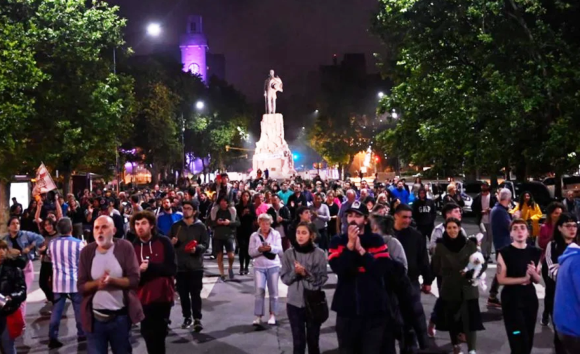 Boletín Oficial: cuáles son los principales artículos del "decretazo" de Javier Milei que generó masivas marchas de rechazo