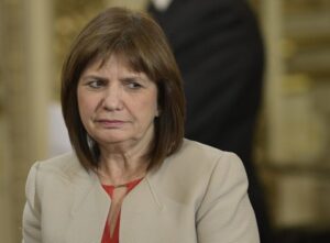 Bullrich presentará un protocolo contra la protesta social que incluye sanciones para quienes corten calles