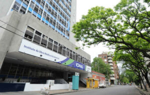 Cuidadores y cuidadoras domiciliarios le piden a IOMA cumpla con pagos adeudados