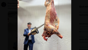 Echarren: "En Castelli usamos la motosierra para cortar asado y carne a 2.900 pesos"