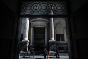 El Banco Central redujo la tasa de los plazos fijos al 110% anual