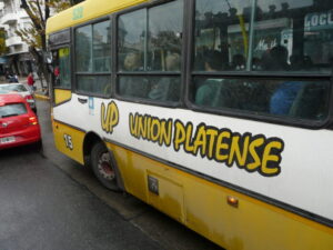 El boleto mínimo de colectivo pasará a costar 76,92 pesos a partir de enero