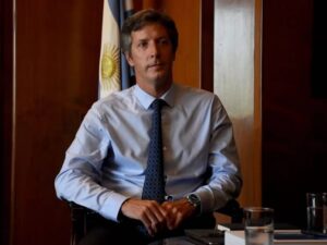 El Gobierno nombró a Bausili en el Central y a directores y a secretarios de Economía