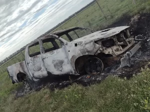 General Villegas: encuentran una camioneta incendiada con un cuerpo adentro