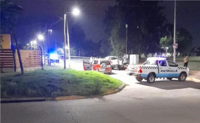 La Policía en el hogar donde un joven asesinó a una anciana e hirió a dos enfermeras. (El Diario Sur)