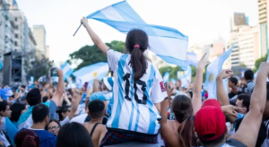 Hoy se estrena "Muchachos, la película de la gente"