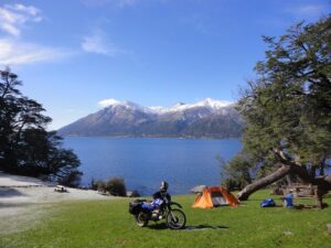 Huechulafquen, un paradisíaco lago ubicado a los pies del Volcán Lanín