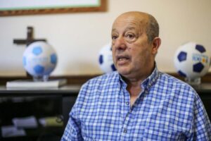 Jorge Paredi: "La República está en peligro de saqueo con los buitres de Toto Caputo"