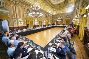 Kicillof alinea a todo el peronismo bonaerense contra Milei: diagnóstico y acciones