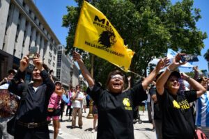 La militancia libertaria vibró en la plaza con el mensaje de Milei