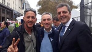 Larroque dijo que no conoce al hombre que le arrojó una botella a Milei tras viralizarse una foto con él