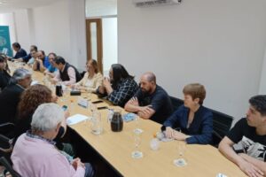 Los docentes también piden rediscutir salarios con la Provincia