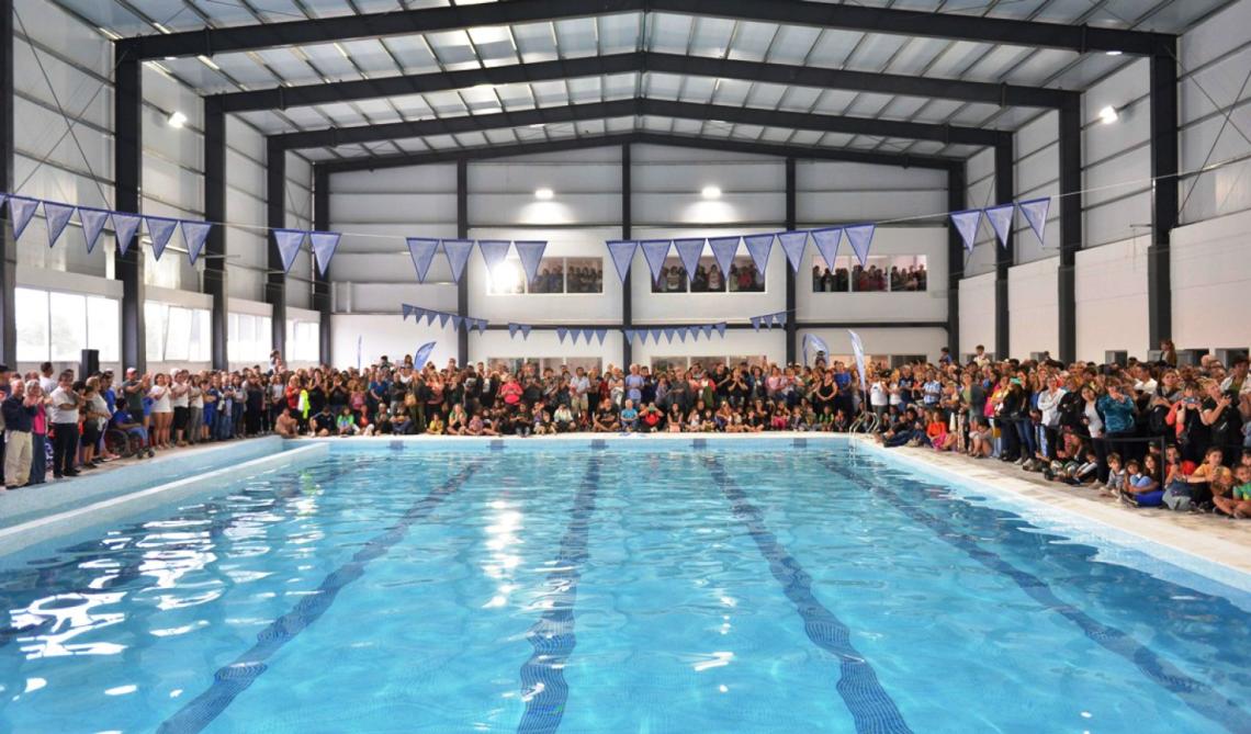 Mar Chiquita: se inauguró el natatorio de Santa Clara del Mar, "la última obra pública del gobierno saliente"