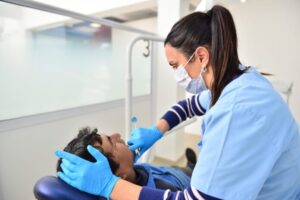 Odontólogos bonaerenses realizan medidas de fuerza ante la falta de pago de IOMA